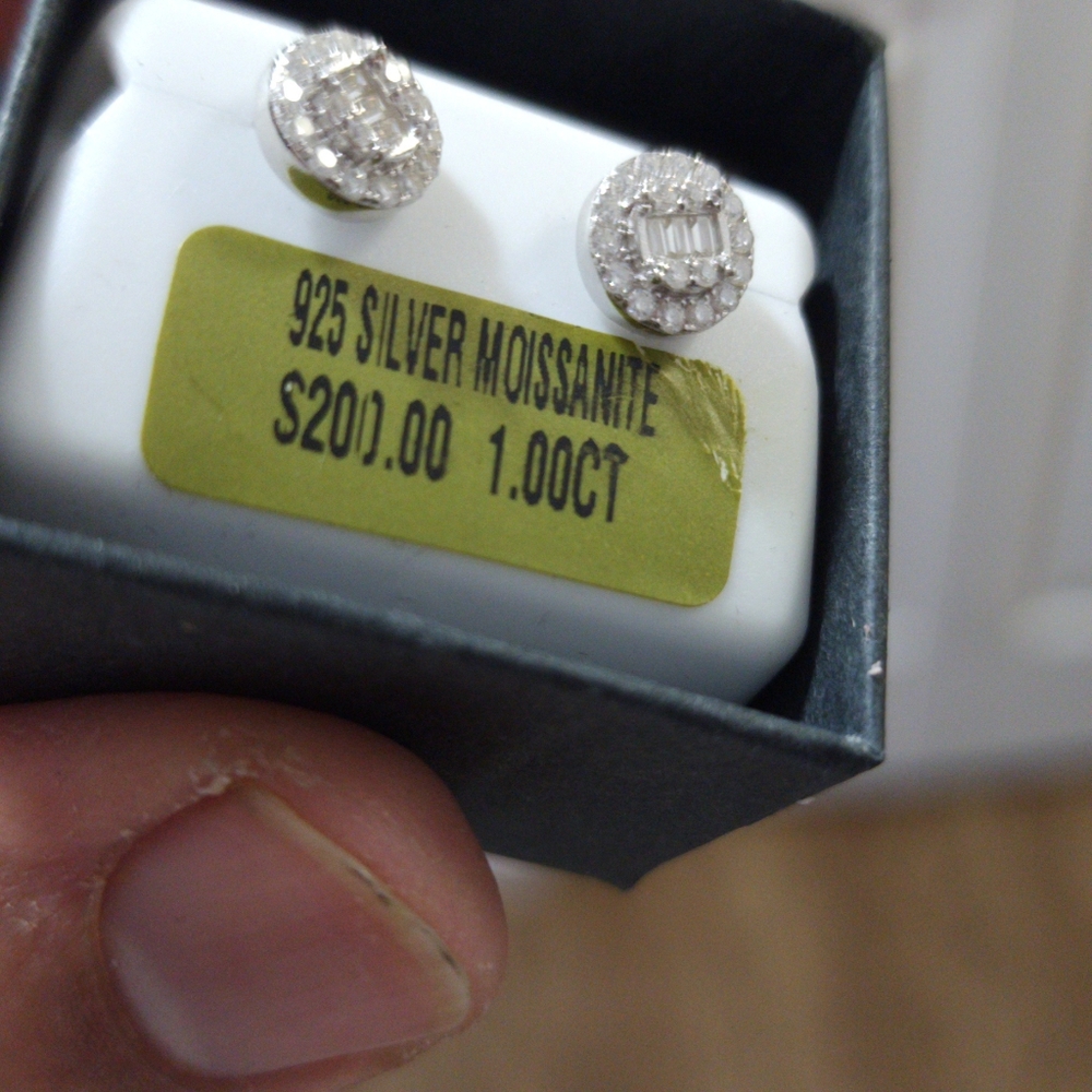 Earring - Picture 2 of 3